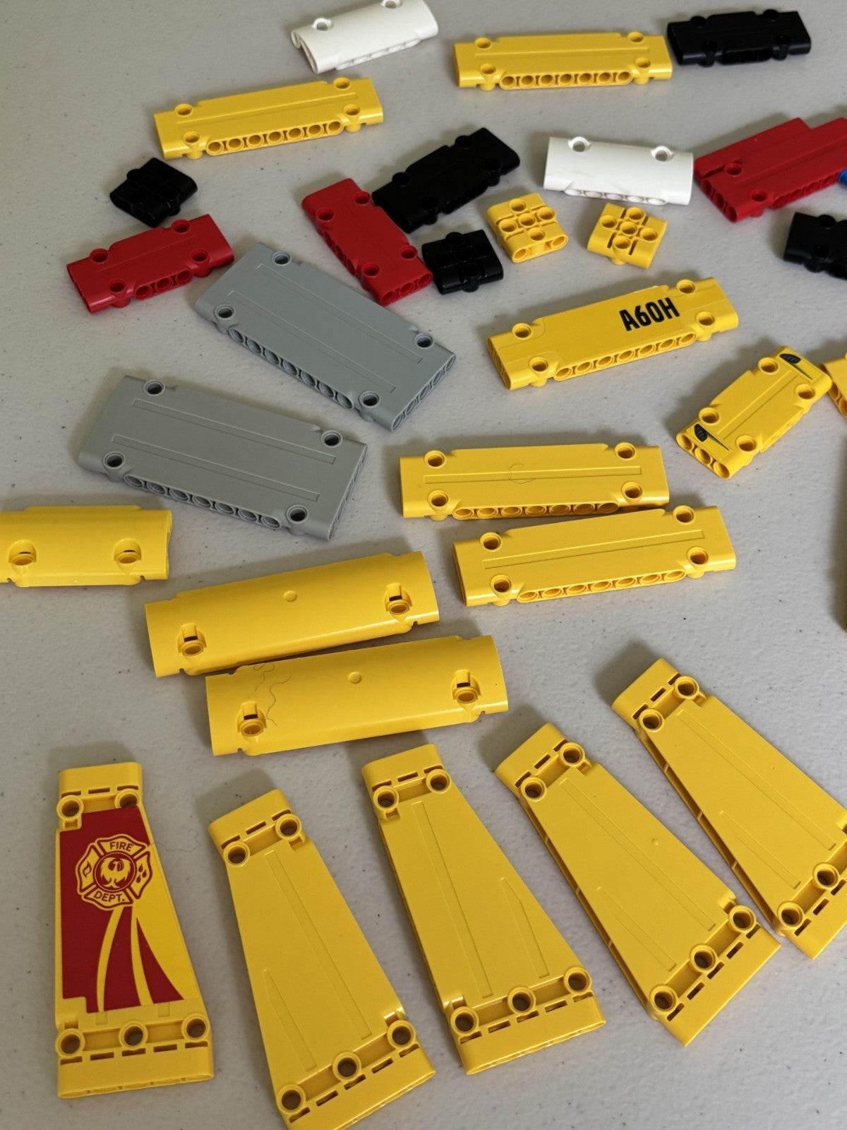 LEGO Technic Lot of 30 Panel Plate Yellow Gray White Red Black