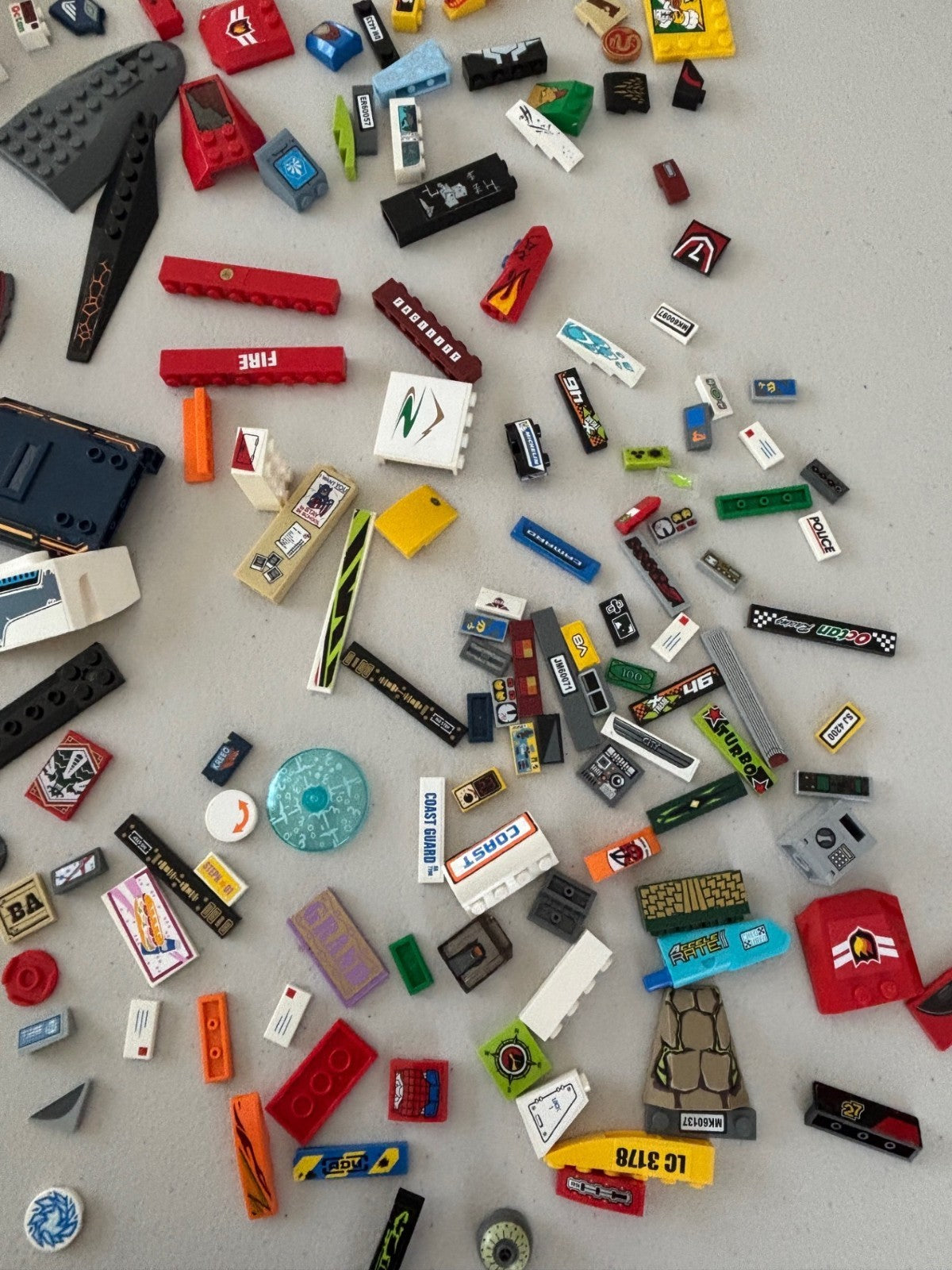 LEGO HUGE LOT of 200 Decorated Stickers Sticker Printed BRICK TILES etc (Lot 17)
