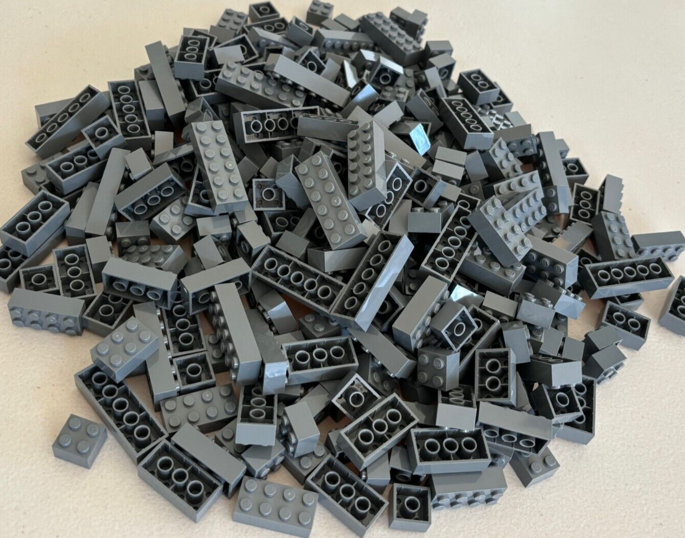 SHIPS FREE! LEGO LOT OF 60 DARK BLUISH GRAY 2x2 2x4 2x6 BIG BRICK PARTS 2456