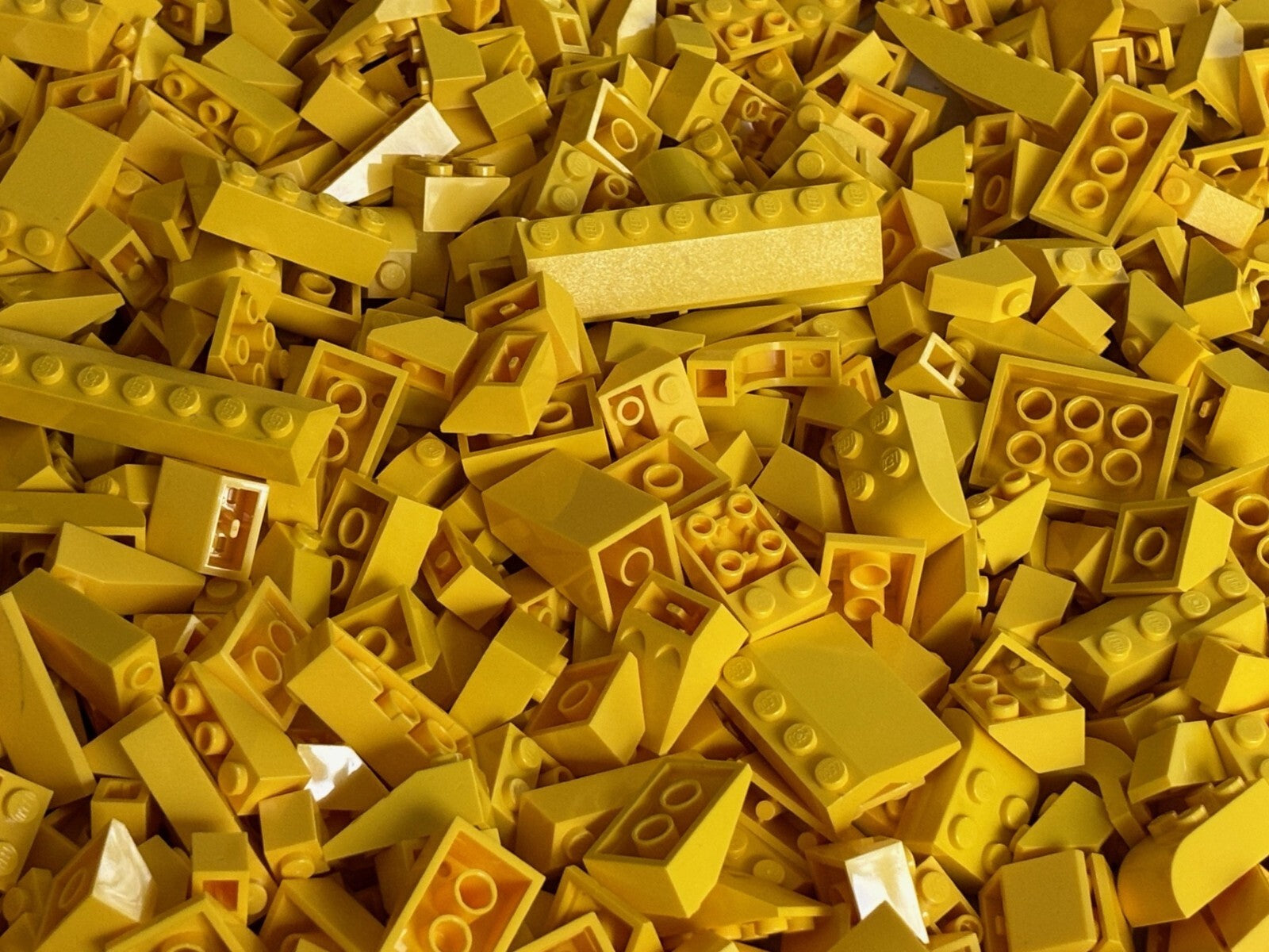 SHIPS FREE LEGO Lot of 100 YELLOW SLOPE PART 3039 3040 3298 Castle Star Wars