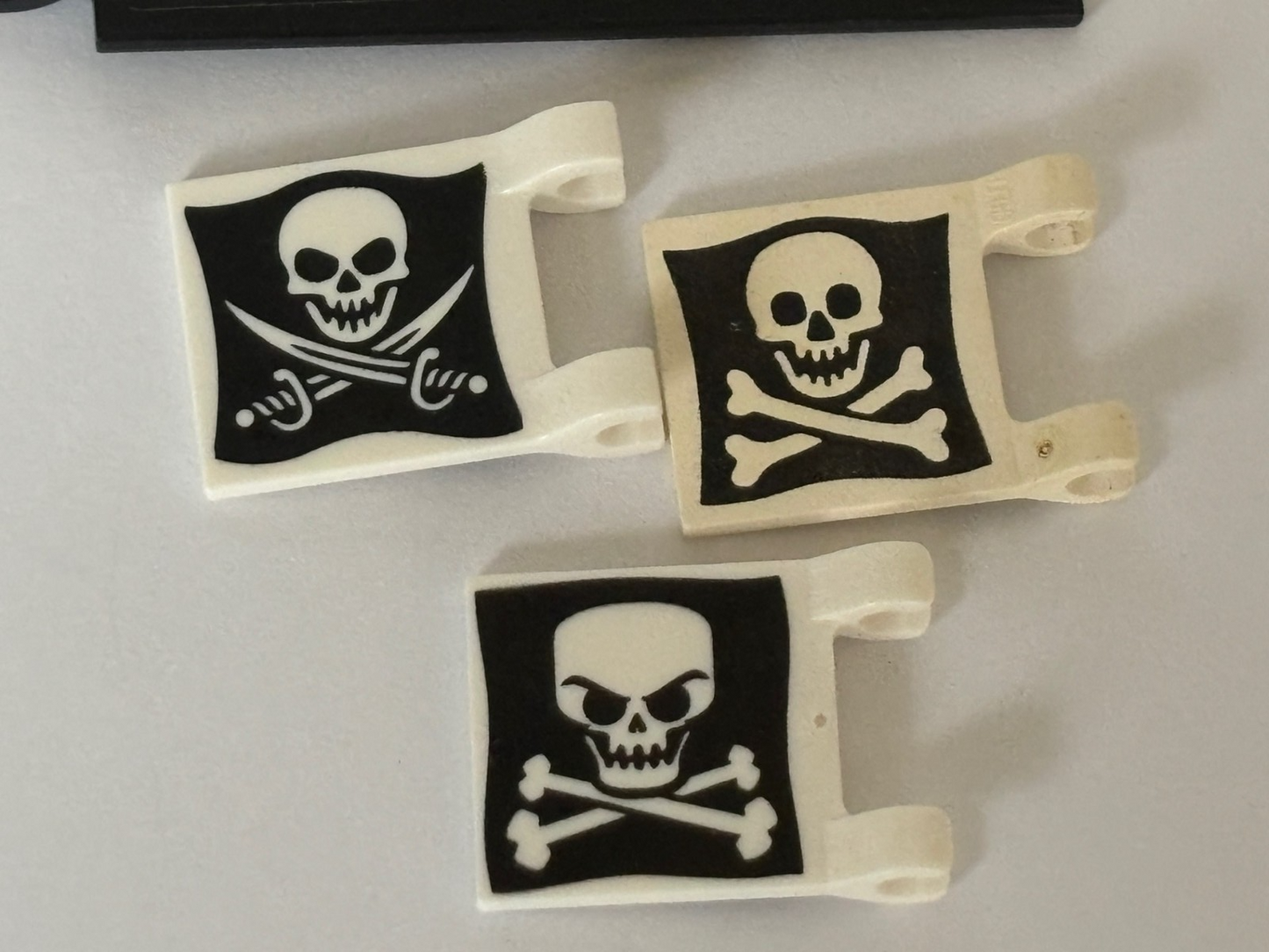 LEGO Pirates Jolly Roger Flag Large 6x5 Small 2x2 Skull & Bones  x4  (lot E)