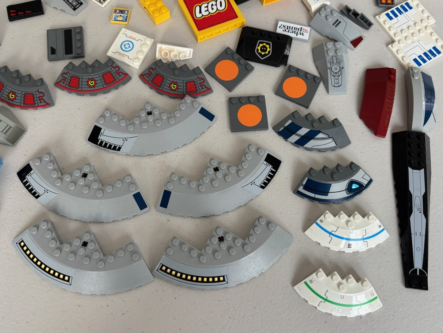 LEGO HUGE LOT of 160  Decorated Stickers Sticker Printed BRICKS TILES (Lot 2)