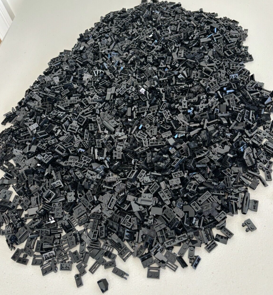 SHIPS FREE!! LEGO HUGE Lot of 800 !! BLACK 1x2 Plate Tile Grill Handle Parts Mix