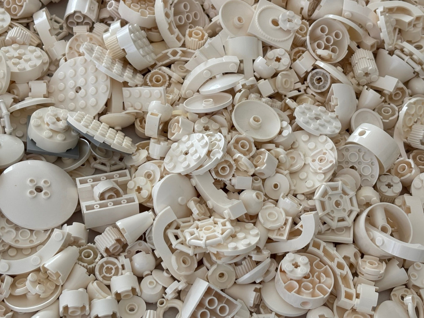 SHIPS FREE!! LEGO LOT of 100 WHITE Round Brick Plate Star Wars etc