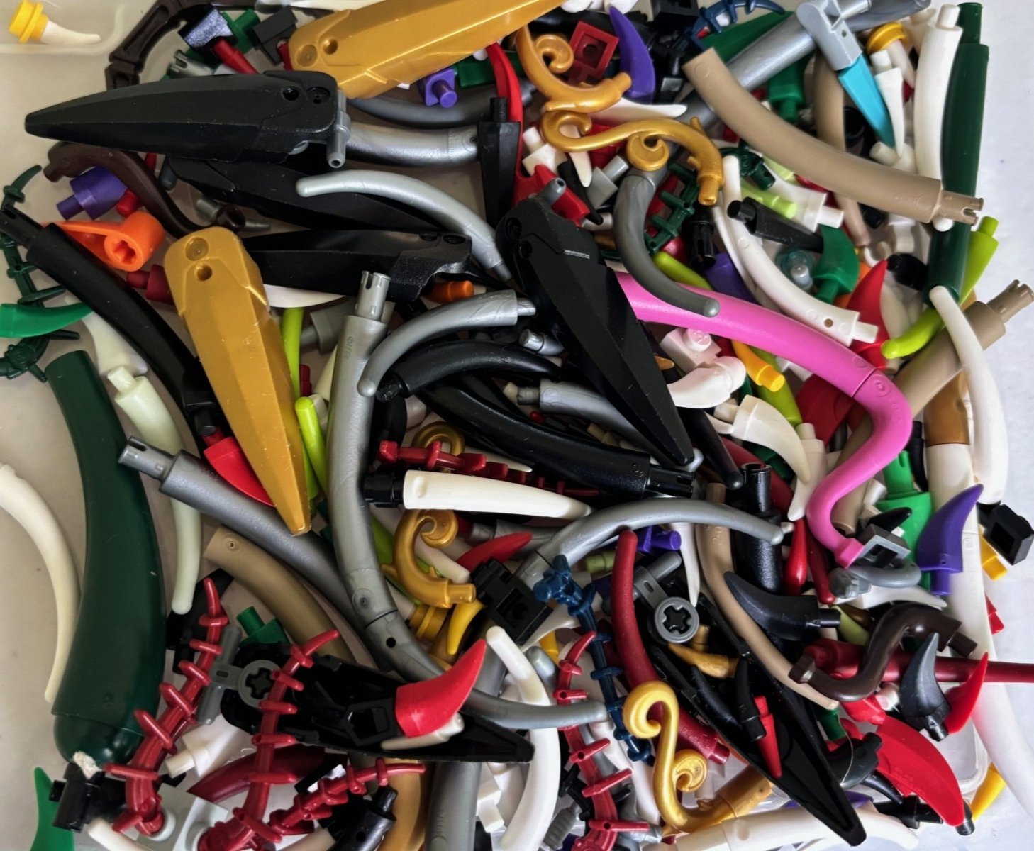 LEGO BULK LOT OF DINOSAUR ANIMAL TAIL APPENDAGE TRUNK CLAW HORN TOOTH BARB etc