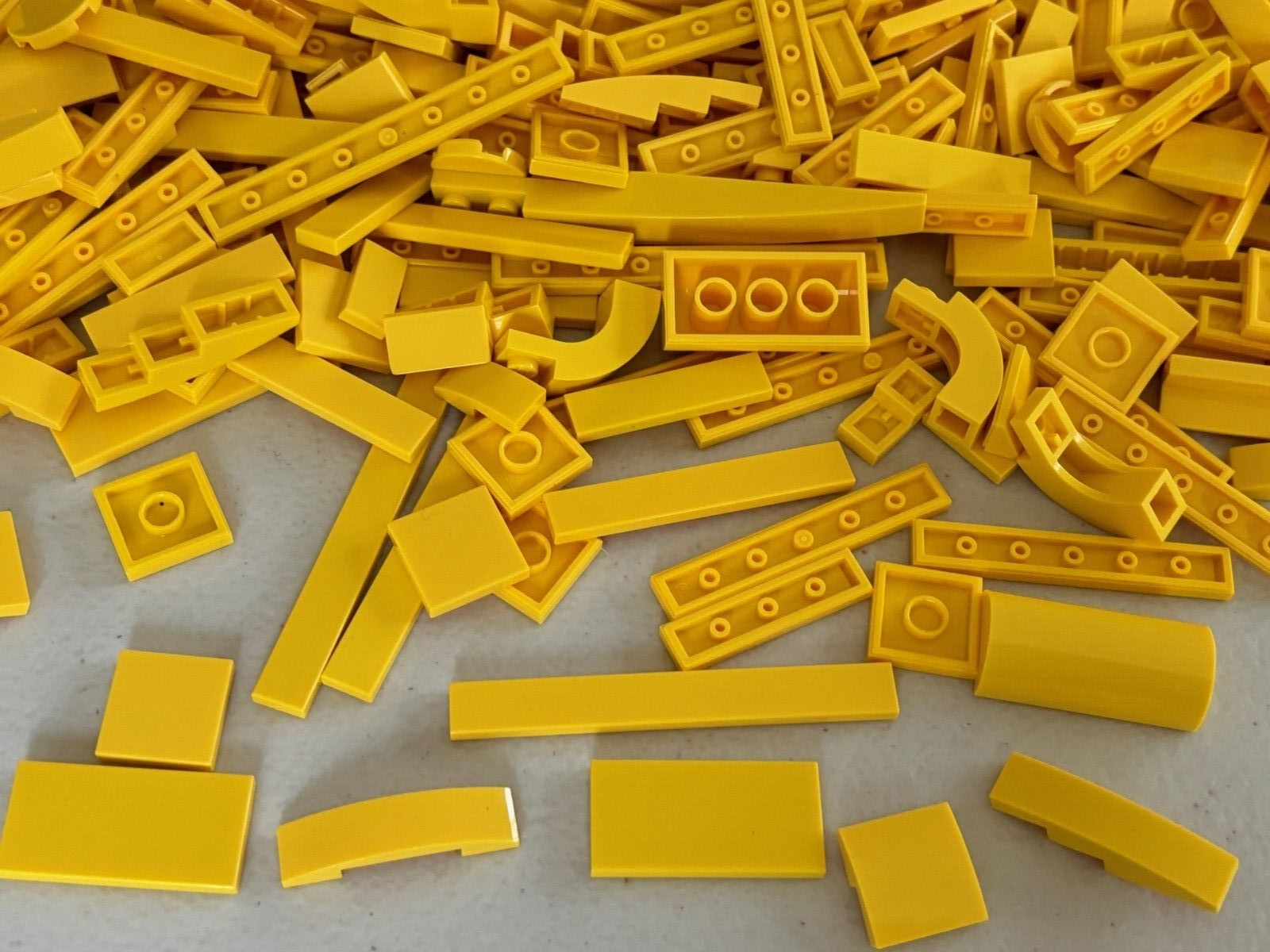 SHIPS FREE!! LEGO Lot of 60 YELLOW 2x4 1x4 1x6 1x8 6636 Finishing Smooth Tile
