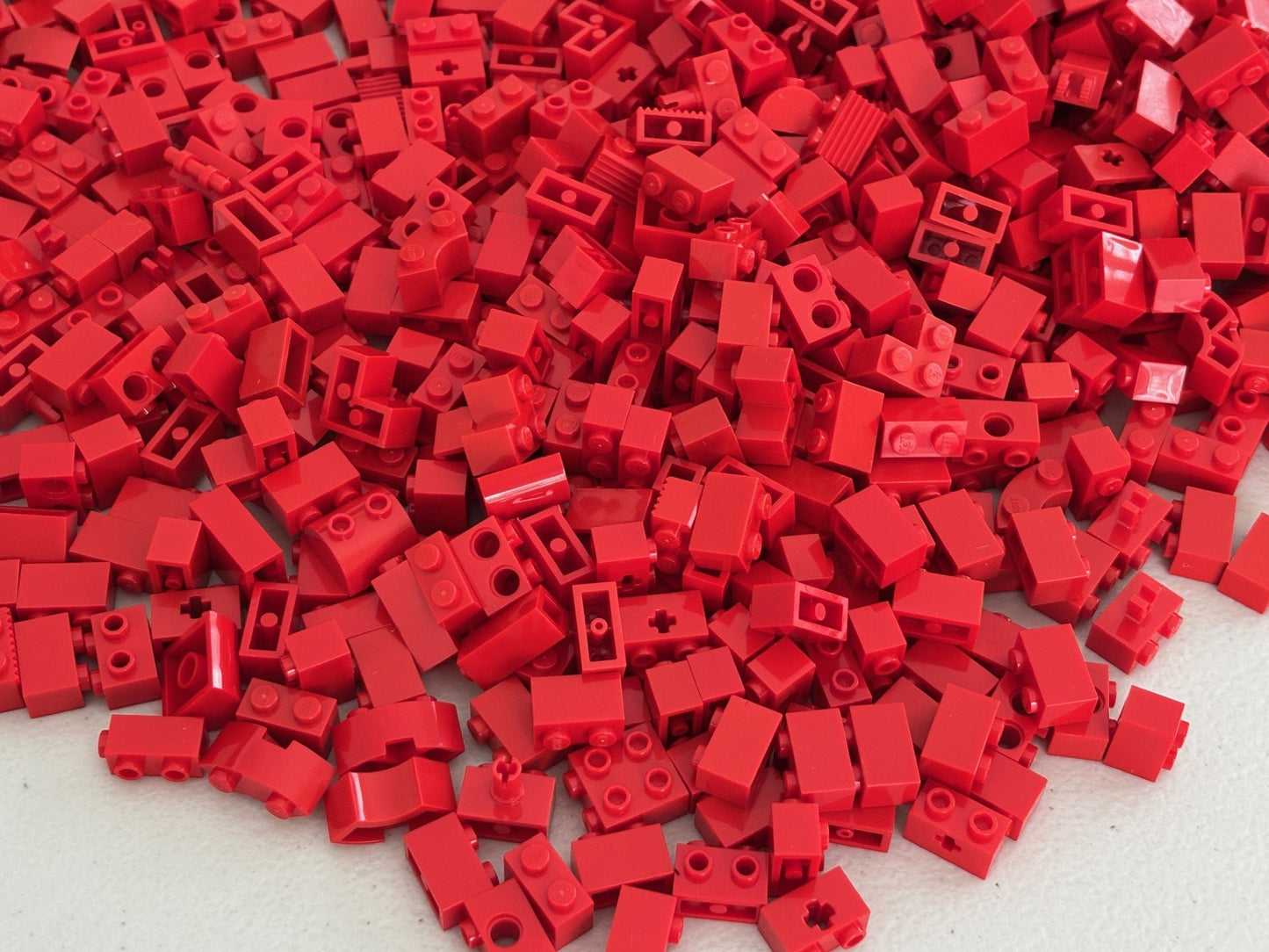 LEGO 200 RED BRICK BRICKS 1X2 MIXED LOT of 200 PARTS TECHNIC CASTLE
