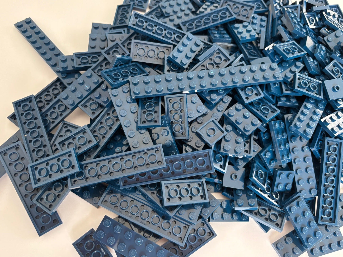 LEGO LOT OF 100 DARK BLUE NAVY FLAT PLATE 2X2 2X3 2X4 2X6 2X8 3795
